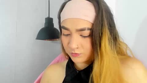 Snapshot of shanntal__ chatting on October 17, 2025, 2:19 pm Shanntal online show from October 17, 2025, 2:19 pm