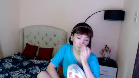 SHANTA FOX  s online show from June 19, 2026, 1:32 am