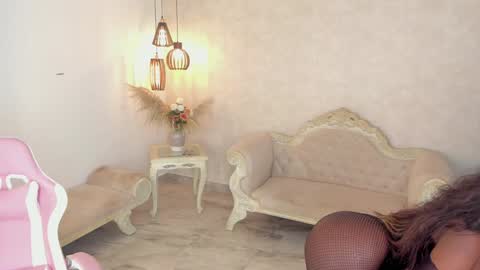 Snapshot of shantallknowless chatting on December 16, 2024, 6:27 pm ShantallKnowles online show from December 16, 2024, 6:27 pm