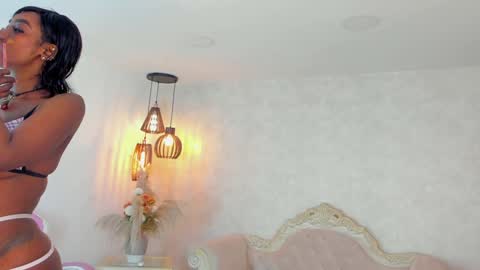 Snapshot of shantallknowless chatting on January 24, 2025, 1:03 pm ShantallKnowles online show from January 24, 2025, 1:03 pm