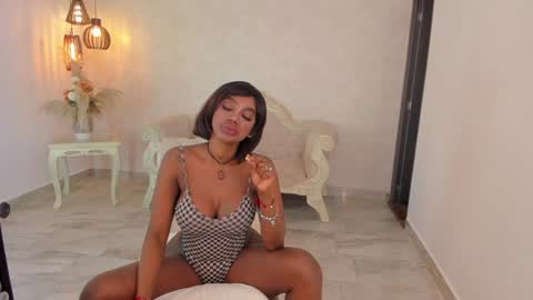 Snapshot of shantallknowless chatting on January 27, 2025, 12:48 pm ShantallKnowles online show from January 27, 2025, 12:48 pm