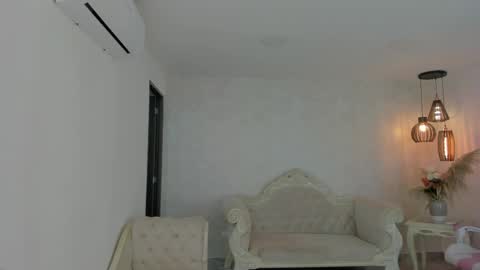 Snapshot of shantallknowless chatting on February 10, 2025, 12:39 pm ShantallKnowles online show from February 10, 2025, 12:39 pm