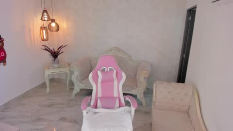 Snapshot of shantallknowless chatting on February 27, 2025, 1:38 pm ShantallKnowles online show from February 27, 2025, 1:38 pm