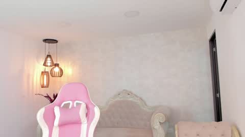 Snapshot of shantallknowless chatting on March 10, 2025, 11:42 am ShantallKnowles online show from March 10, 2025, 11:42 am