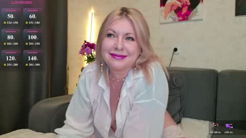 Snapshot of shantimoon chatting on May 25, 2026, 5:19 pm Natalya online show from May 25, 2026, 5:19 pm