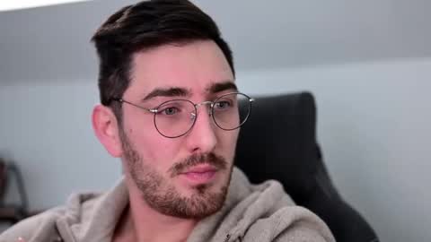 frenchy boy online show from December 4, 2024, 4:16 pm