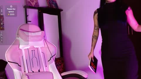 sharaross1 online show from December 4, 2025, 7:06 am