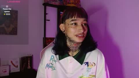 sharaross1 online show from February 27, 2026, 11:49 pm