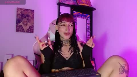 Snapshot of sharaross1 chatting on April 18, 2026, 7:29 pm sharaross1 online show from April 18, 2026, 7:29 pm
