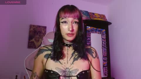 Snapshot of sharaross1 chatting on May 14, 2026, 4:30 am sharaross1 online show from May 14, 2026, 4:30 am