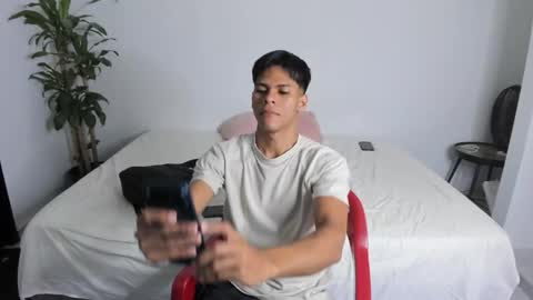 Snapshot of shark_boy21 chatting on October 26, 2025, 10:04 pm shark_boy21 online show from October 26, 2025, 10:04 pm