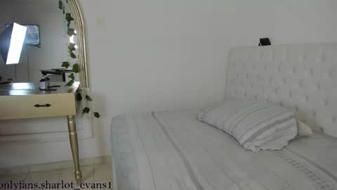 Sharlot online show from February 4, 2026, 12:33 pm