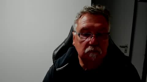 sharlots_pet online show from April 21, 2026, 8:31 am