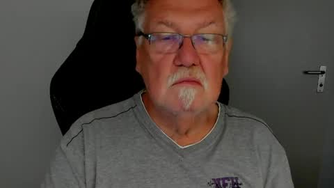 Snapshot of sharlots_pet chatting on April 28, 2026, 9:47 am sharlots_pet online show from April 28, 2026, 9:47 am