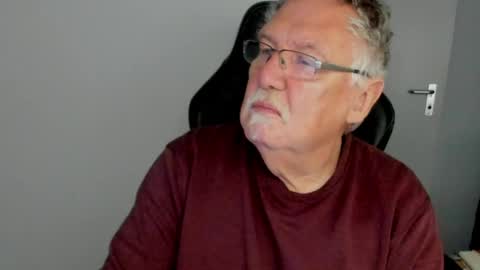 Snapshot of sharlots_pet chatting on May 16, 2026, 10:12 am sharlots_pet online show from May 16, 2026, 10:12 am