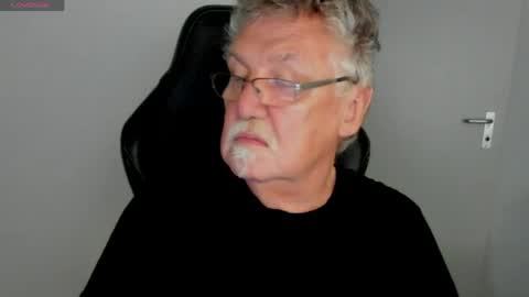 Snapshot of sharlots_pet chatting on June 2, 2026, 12:40 pm sharlots_pet online show from June 2, 2026, 12:40 pm
