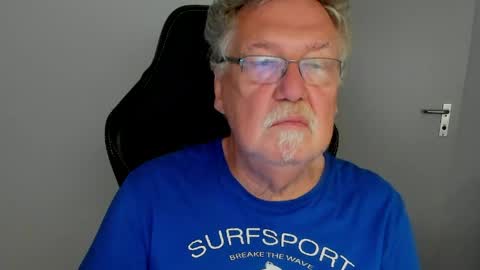 Snapshot of sharlots_pet chatting on June 6, 2026, 8:30 am sharlots_pet online show from June 6, 2026, 8:30 am