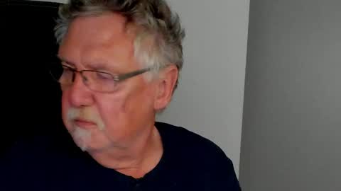 Snapshot of sharlots_pet chatting on June 8, 2026, 1:33 pm sharlots_pet online show from June 8, 2026, 1:33 pm