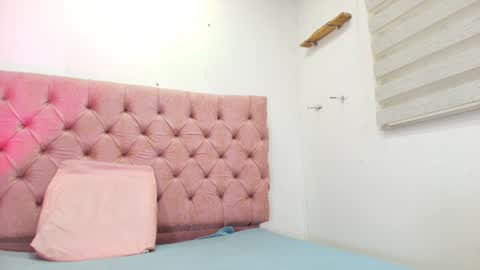 Snapshot of sharlott_kiss chatting on January 4, 2025, 11:54 am Sharlott online show from January 4, 2025, 11:54 am