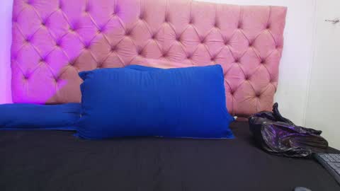 Snapshot of sharlott_kiss chatting on January 11, 2025, 1:22 pm Sharlott online show from January 11, 2025, 1:22 pm