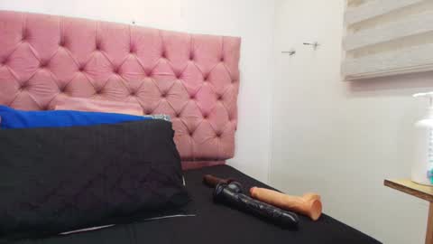 Snapshot of sharlott_kiss chatting on January 20, 2025, 11:56 am Sharlott online show from January 20, 2025, 11:56 am