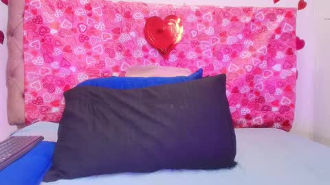 Snapshot of sharlott_kiss chatting on February 15, 2025, 12:01 pm Sharlott online show from February 15, 2025, 12:01 pm