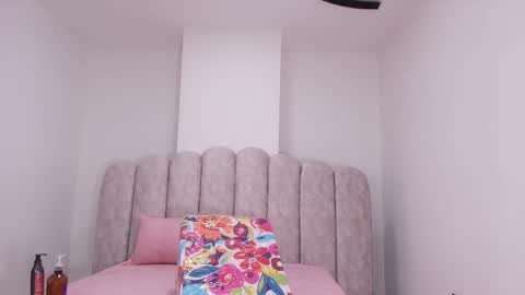 Snapshot of sharlott_kiss chatting on December 3, 2025, 11:52 am Sharlott online show from December 3, 2025, 11:52 am