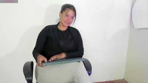 sharoncute16 online show from April 8, 2026, 3:56 pm