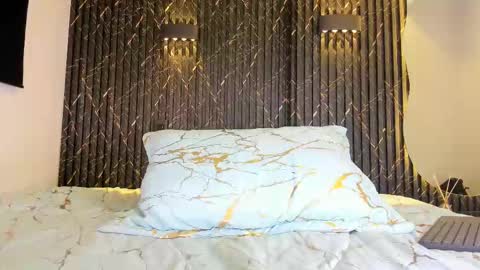 SHARON TAYLOR online show from October 1, 2025, 10:16 pm