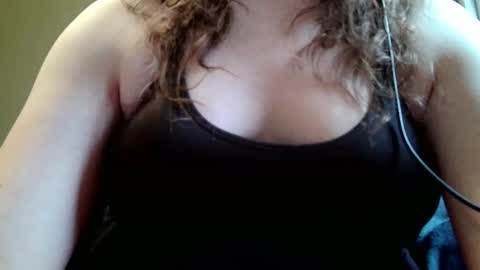 Snapshot of shathara chatting on October 9, 2025, 4:38 pm Shay online show from October 9, 2025, 4:38 pm