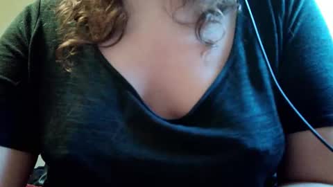 Snapshot of shathara chatting on October 17, 2025, 4:42 pm Shay online show from October 17, 2025, 4:42 pm