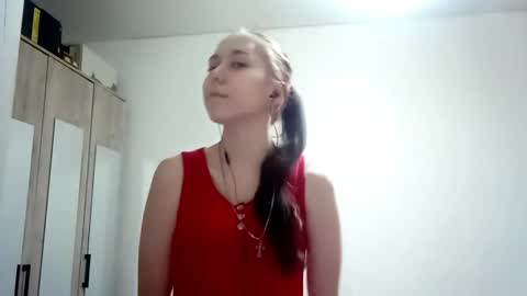 Snapshot of shawanaanene chatting on December 4, 2025, 11:41 am Annette online show from December 4, 2025, 11:41 am