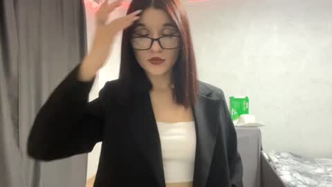 Snapshot of shawndanavin chatting on October 17, 2025, 12:08 pm May online show from October 17, 2025, 12:08 pm