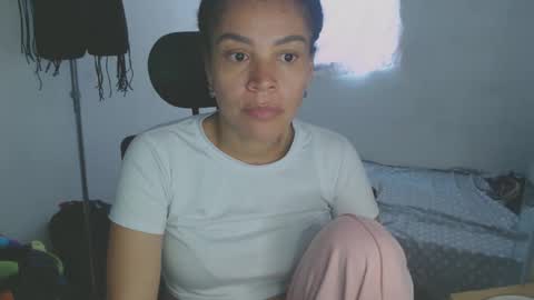 Snapshot of shayna_cute chatting on April 22, 2026, 9:05 pm Shayna online show from April 22, 2026, 9:05 pm