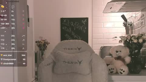 Snapshot of sheeny_shy chatting on December 19, 2024, 2:34 am Chiara online show from December 19, 2024, 2:34 am