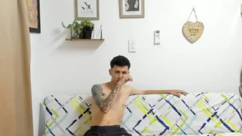 sheilanyarturo online show from May 3, 2026, 7:42 pm