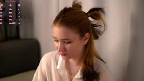 Lina online show from May 14, 2026, 3:52 pm