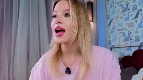 Lina online show from June 23, 2026, 1:47 am