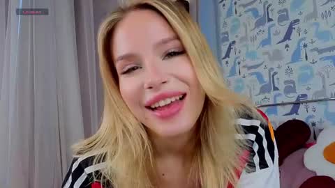 Lina online show from June 29, 2026, 1:56 am