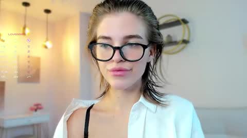 Snapshot of shelleyharn chatting on September 11, 2025, 1:49 am Alex online show from September 11, 2025, 1:49 am