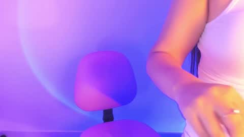   online show from October 15, 2025, 2:11 am