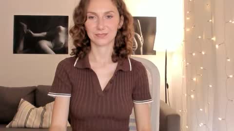 shesleepsnaked online show from May 19, 2026, 3:40 pm
