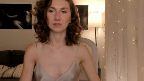 shesleepsnaked online show from June 18, 2026, 1:04 pm