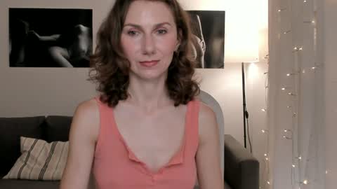 shesleepsnaked online show from June 21, 2026, 4:31 pm