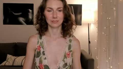 shesleepsnaked online show from June 22, 2026, 5:21 pm