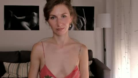 shesleepsnaked online show from July 12, 2026, 12:18 pm