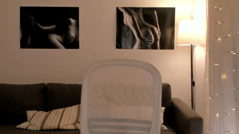 shesleepsnaked online show from July 16, 2026, 4:02 pm