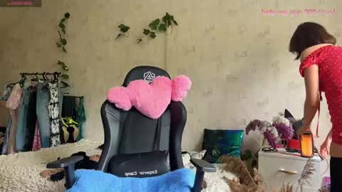 Vanessa online show from May 18, 2026, 8:42 am