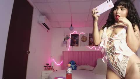 Snapshot of sheyla_vegas chatting on October 28, 2025, 3:43 am sheyla_vegas online show from October 28, 2025, 3:43 am