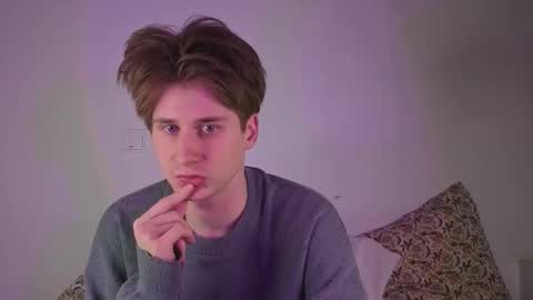 Snapshot of shidoffer77 chatting on March 26, 2026, 9:42 pm Nenedent online show from March 26, 2026, 9:42 pm